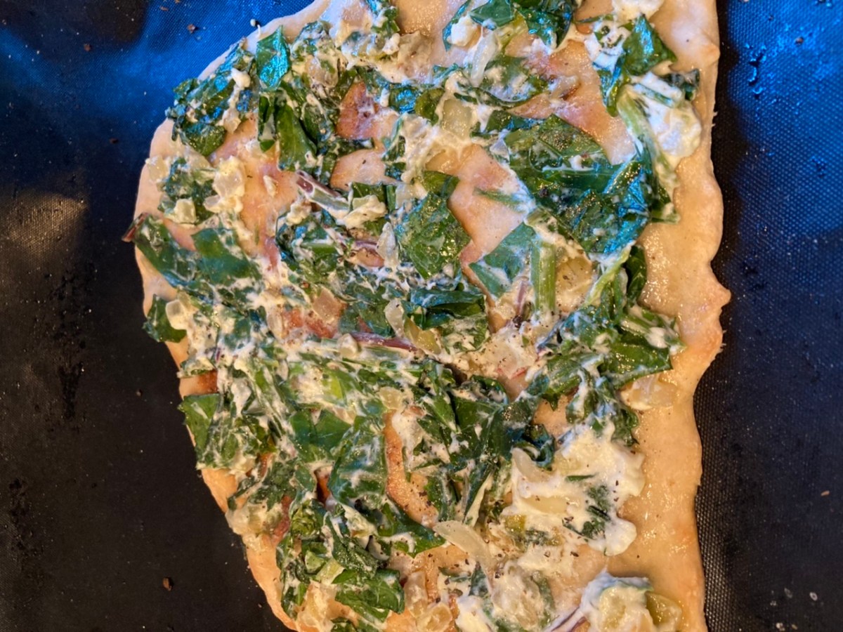 Pizza with chard and cream cheese