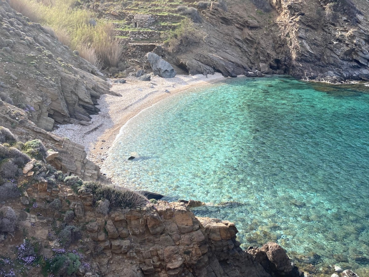 Beach Agios Fokas or Aee Feekas – Hiking in Naxos: A 15-Minute Adventure hike from Apollon – with video!