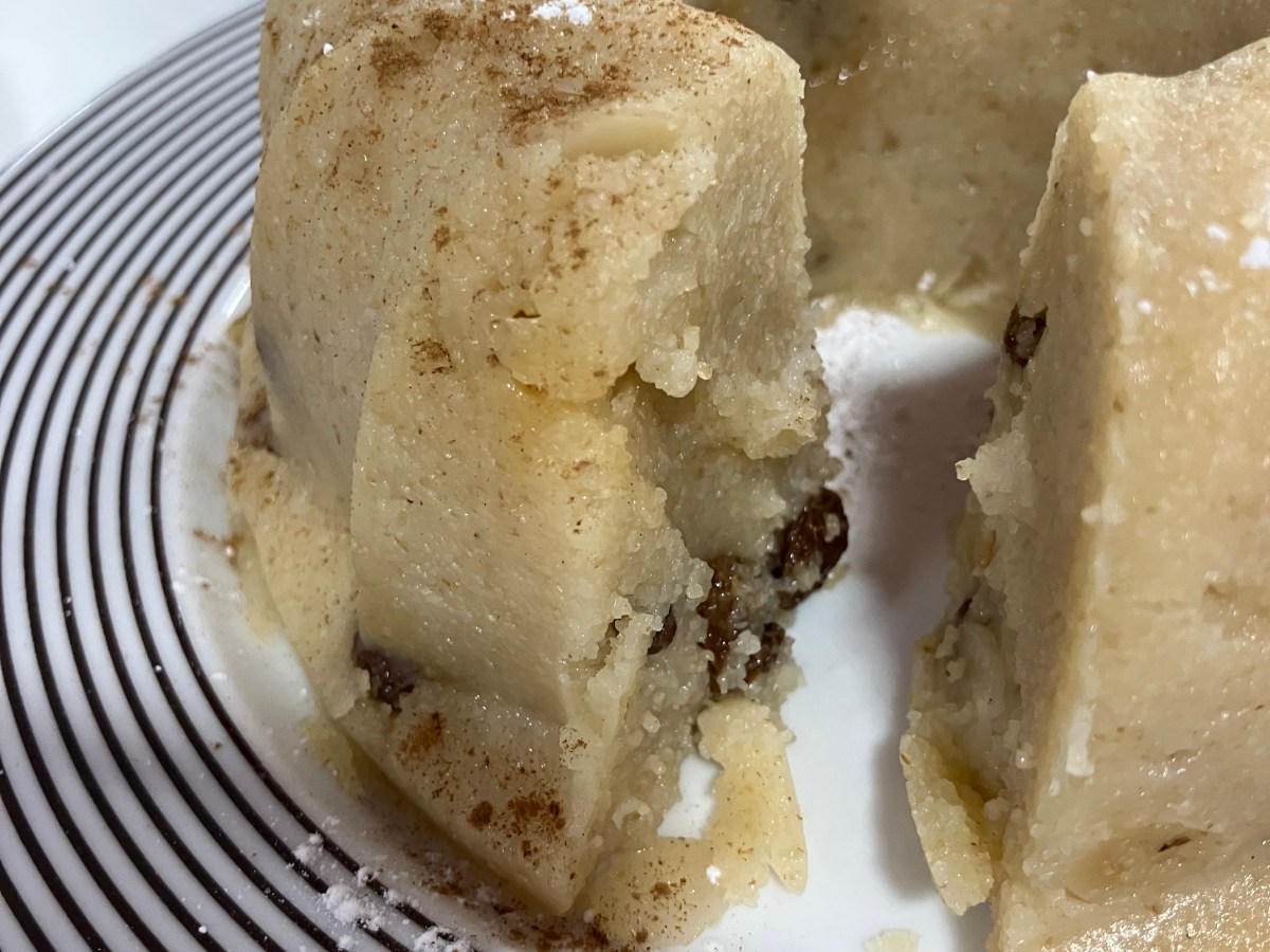 Halvas – semolina pudding – Greek traditional dessert