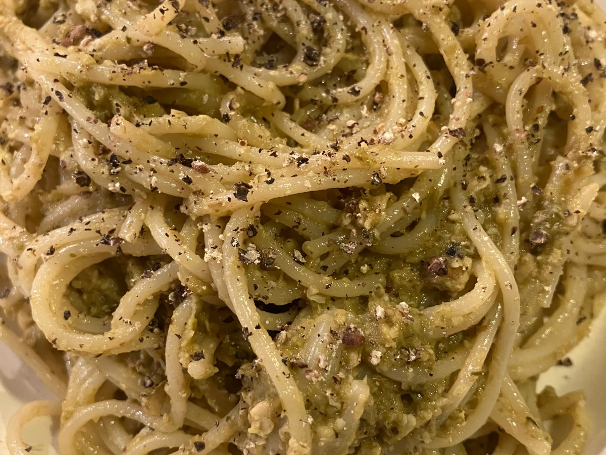 Pasta with leek and kale pesto